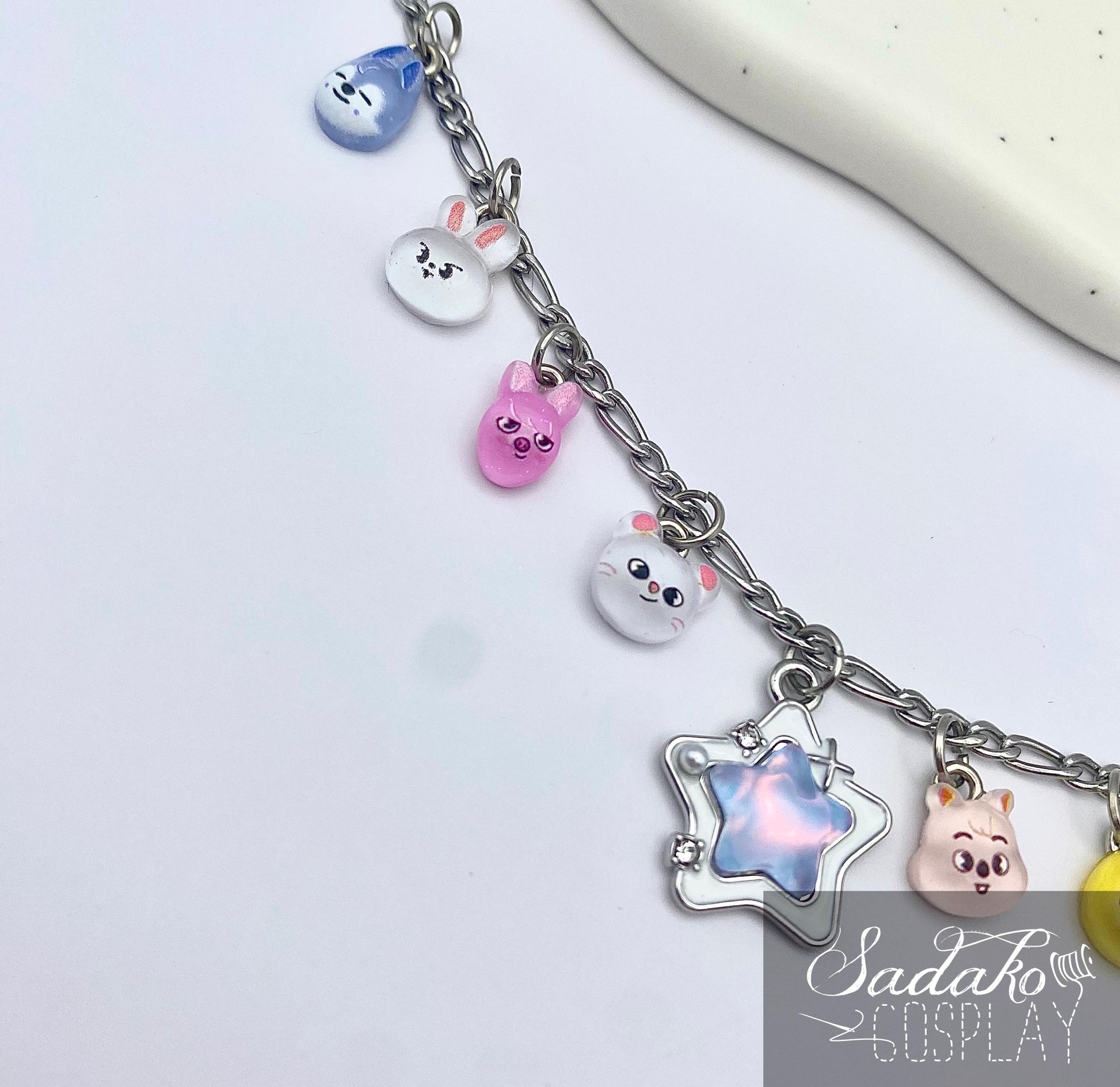 Stray Kids inspiriertes Bettelarmband mit Skzoo charms für stay, silbern