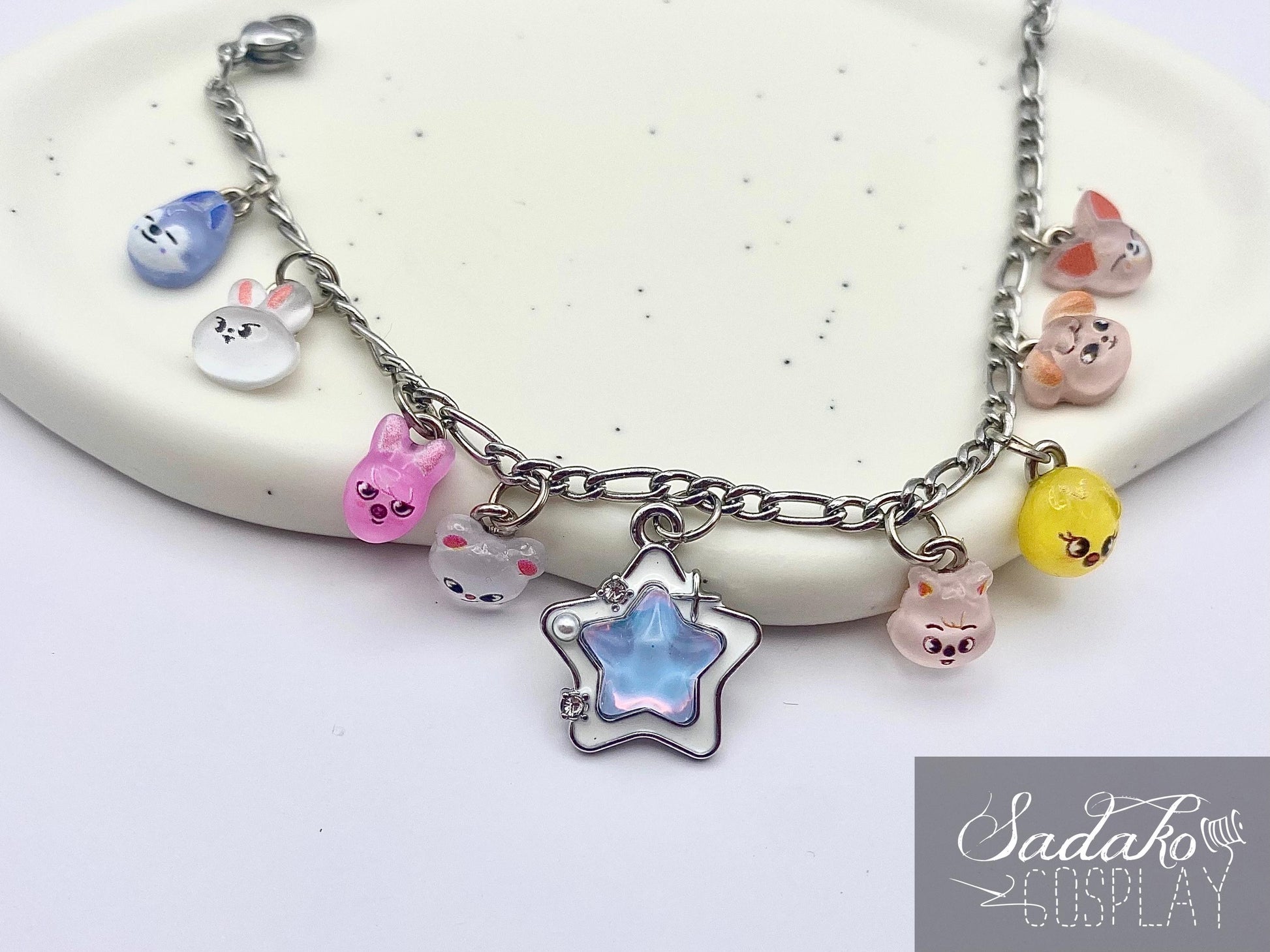 Stray Kids inspiriertes Bettelarmband mit Skzoo charms für stay, silbern