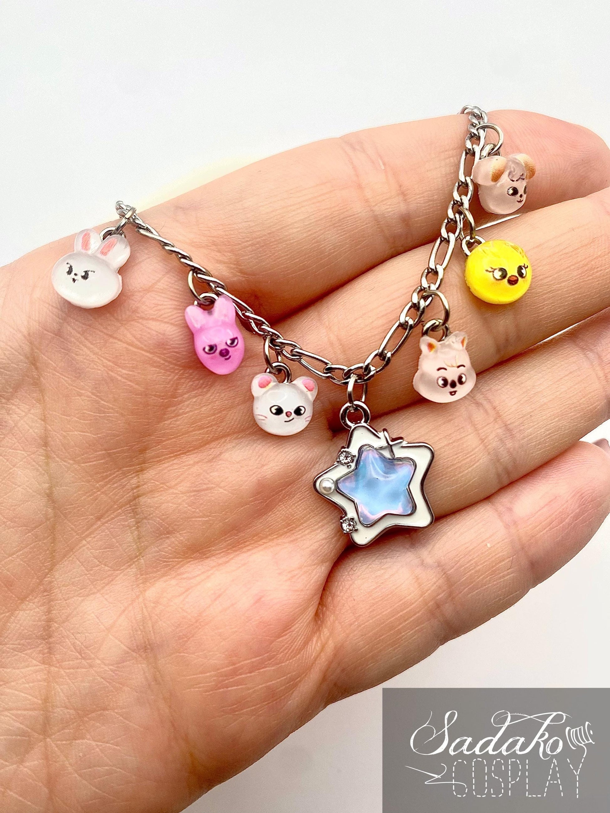 Stray Kids inspiriertes Bettelarmband mit Skzoo charms für stay, silbern