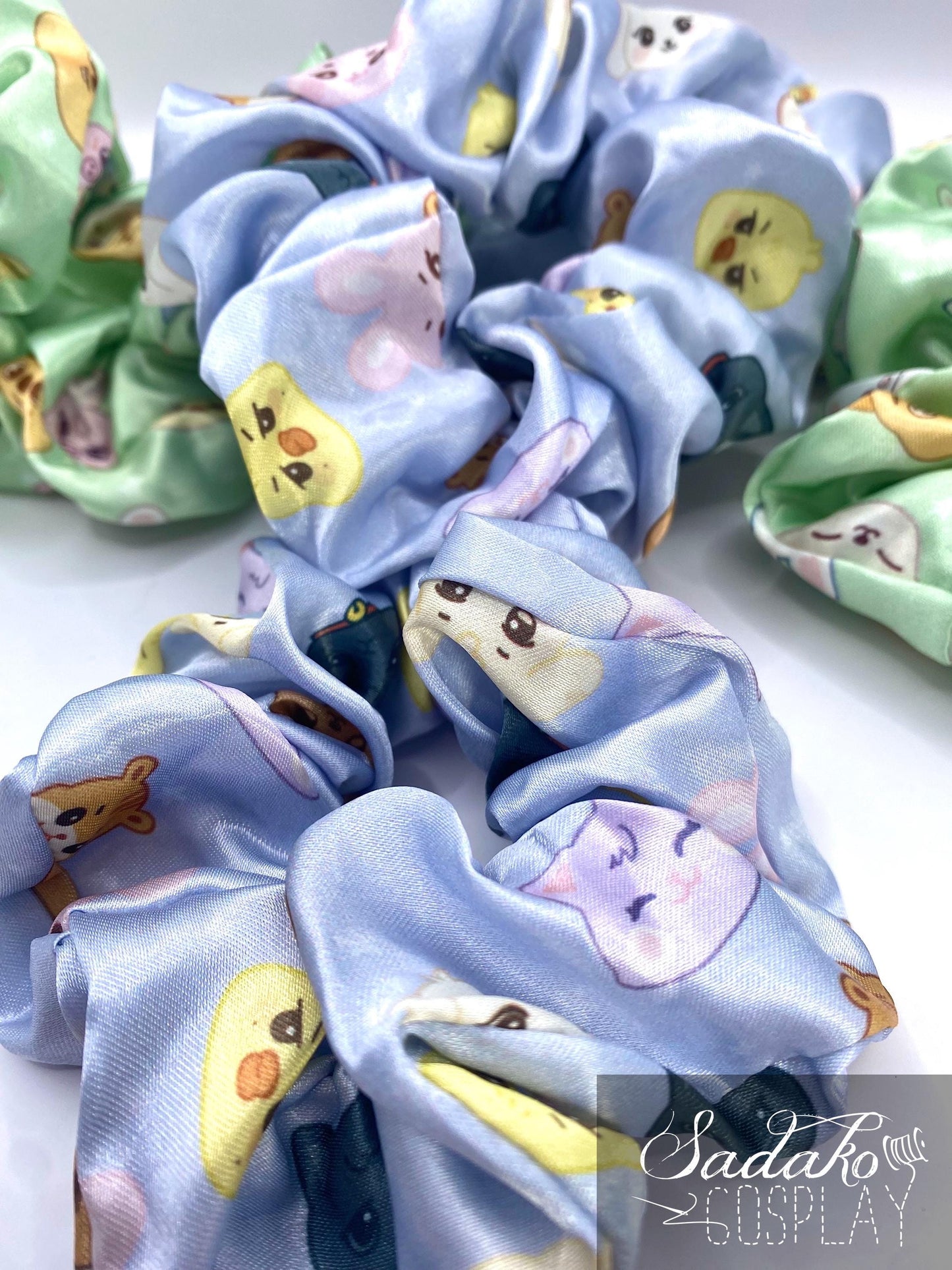 Aniteez Satin Scrunchie – ATEEZ inspiriertes Haargummi K-Pop Fan Accessoire