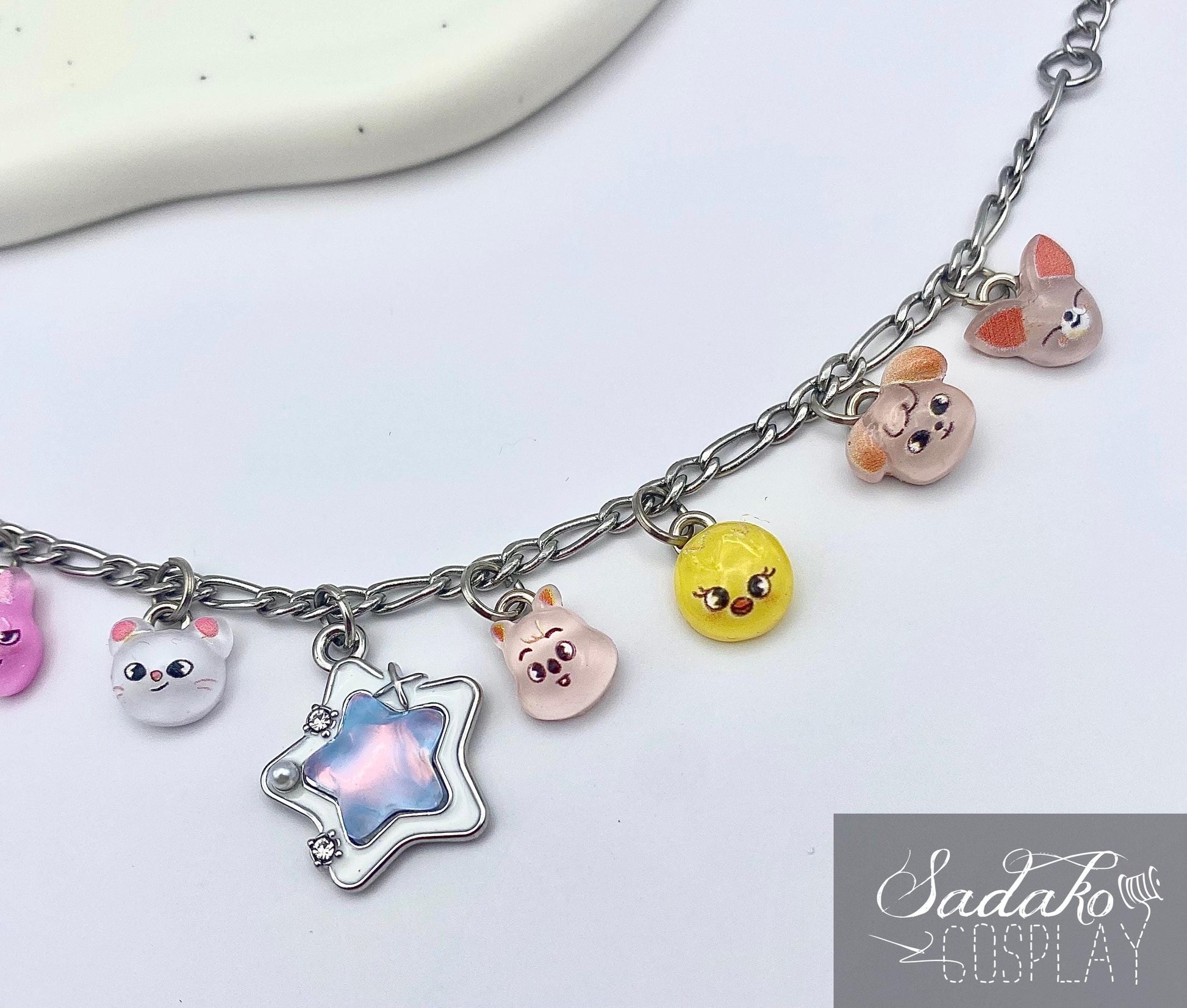 Stray Kids inspiriertes Bettelarmband mit Skzoo charms für stay, silbern