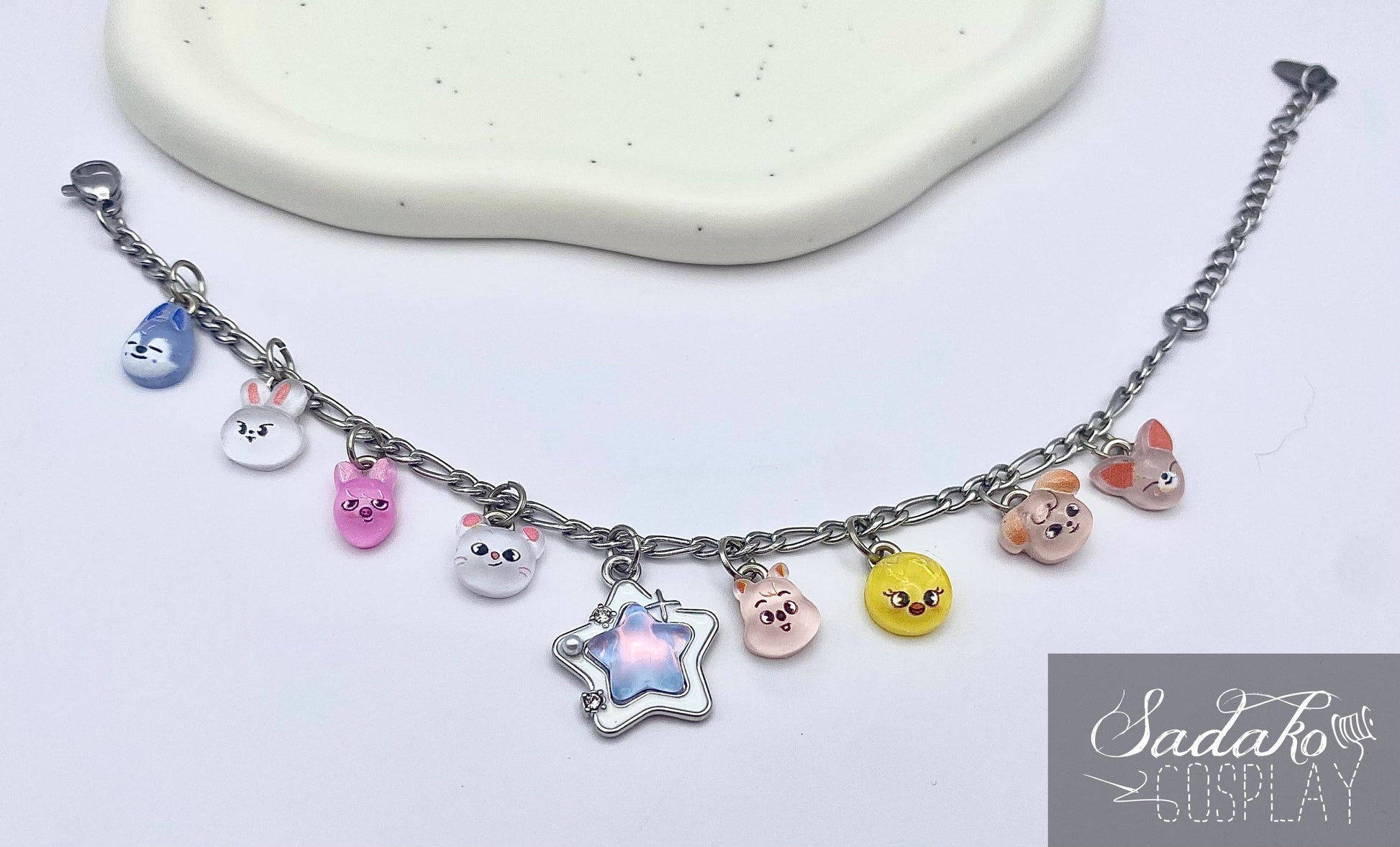 Stray Kids inspiriertes Bettelarmband mit Skzoo charms für stay, silbern