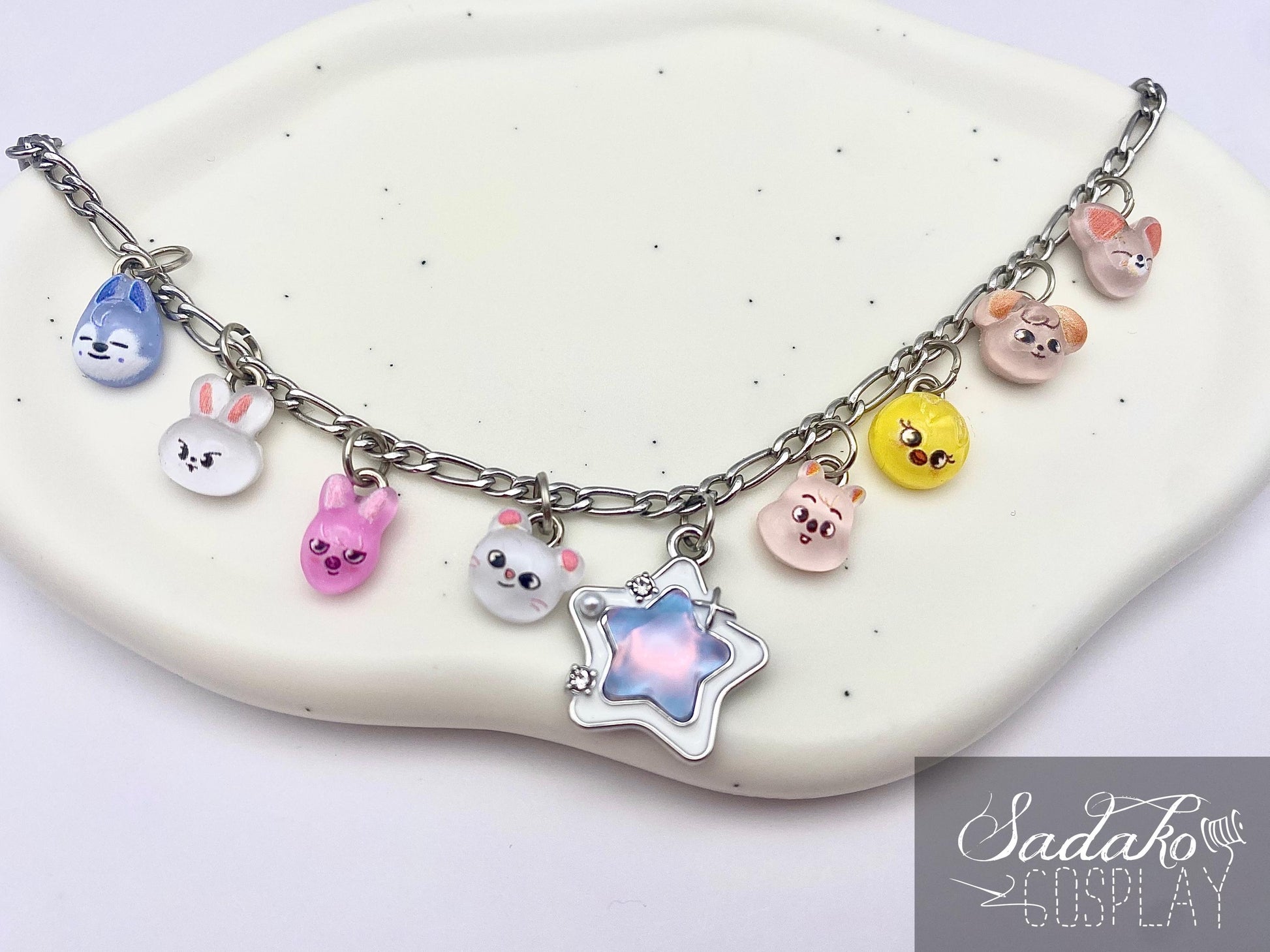 Stray Kids inspiriertes Bettelarmband mit Skzoo charms für stay, silbern