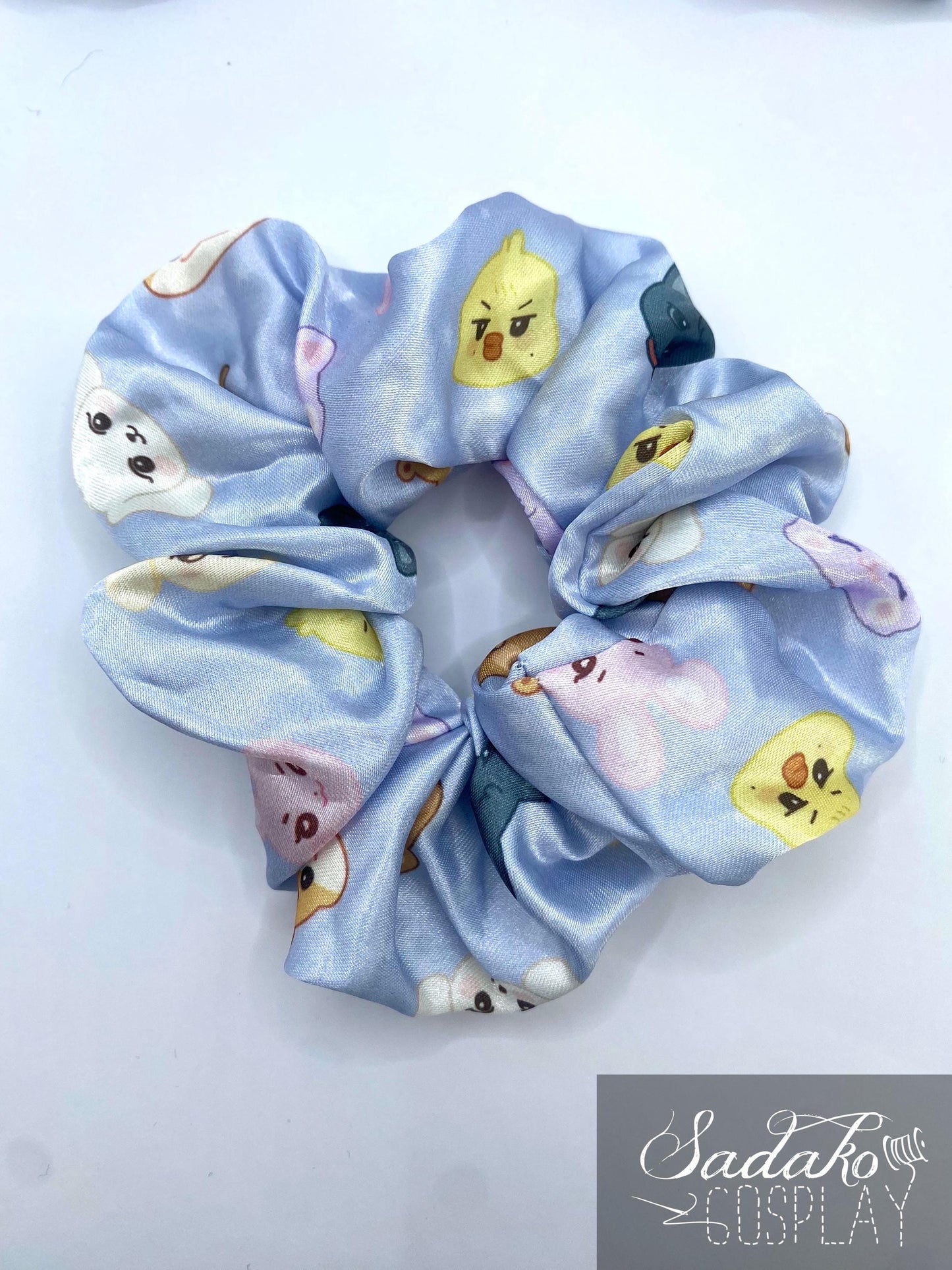 Aniteez Satin Scrunchie – ATEEZ inspiriertes Haargummi K-Pop Fan Accessoire