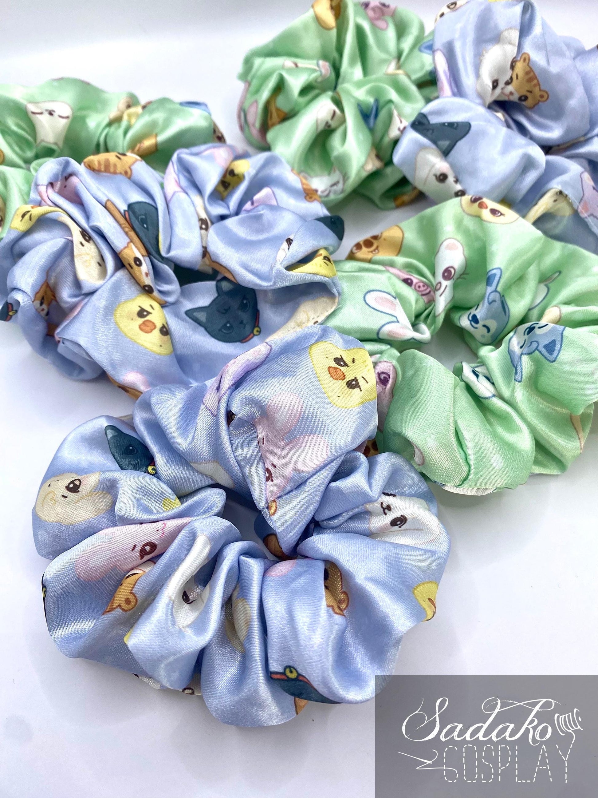 Aniteez Satin Scrunchie – ATEEZ inspiriertes Haargummi K-Pop Fan Accessoire