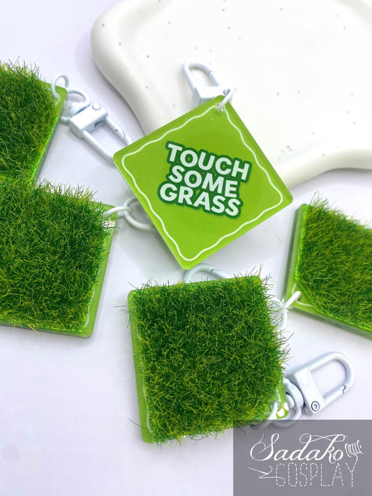 Touch some grass Acrylic Keychain mit künstlichem Gras – K-Pop Fan Accessoire, fidget Spielzeug für erwachsene