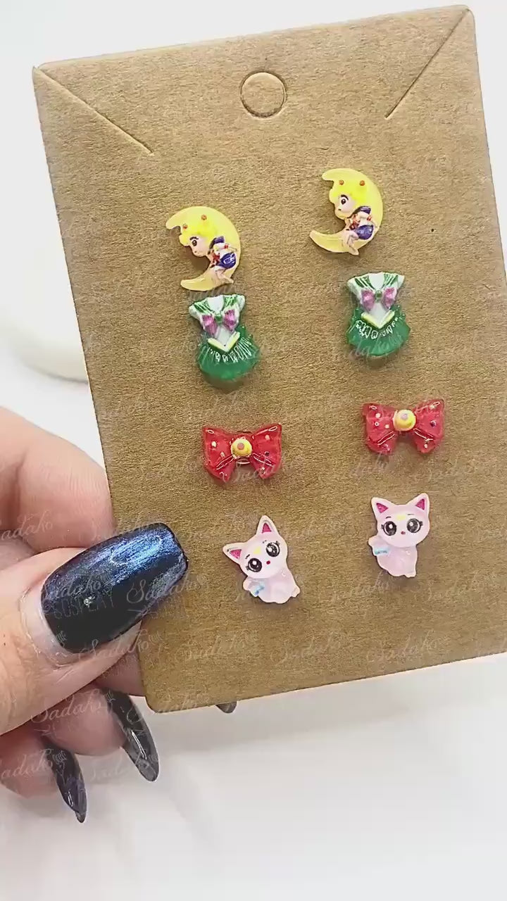 Mix & Match Sailor Moon Mini Ohrstecker - Resin Acryl charms mit Kunststoff Stecker, Ohrringe Ear Studs