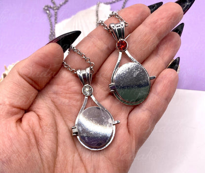 Meerjungfrau Schmuck Amulett silbern mit farbigem Stein, H2O just add water