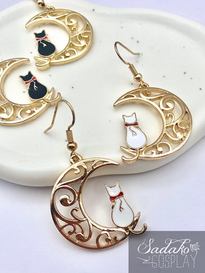 Sailor Moon inspirierte hängende Ohrringe, Katzen Artemis und Luna auf goldener Mondsichel