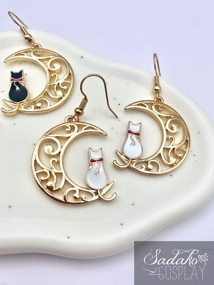 Sailor Moon inspirierte hängende Ohrringe, Katzen Artemis und Luna auf goldener Mondsichel