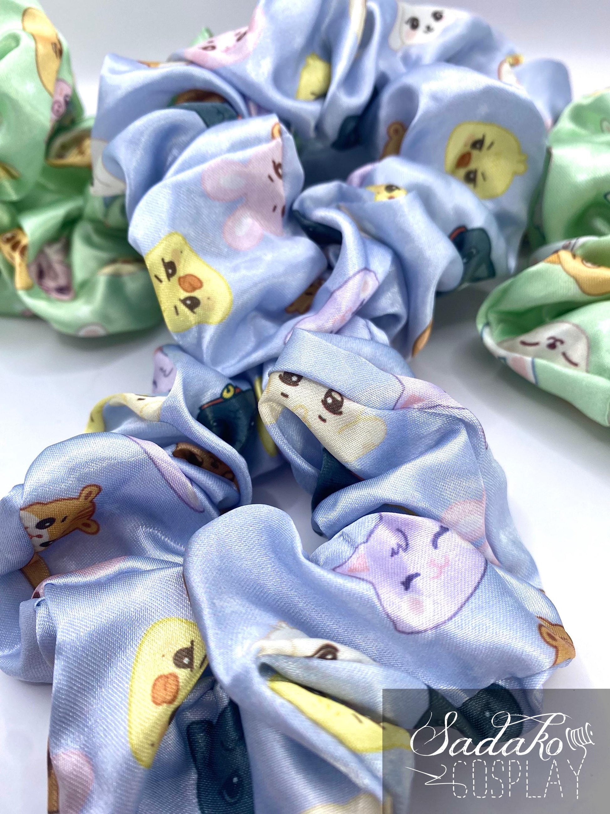 Aniteez Satin Scrunchie – ATEEZ inspiriertes Haargummi K-Pop Fan Accessoire