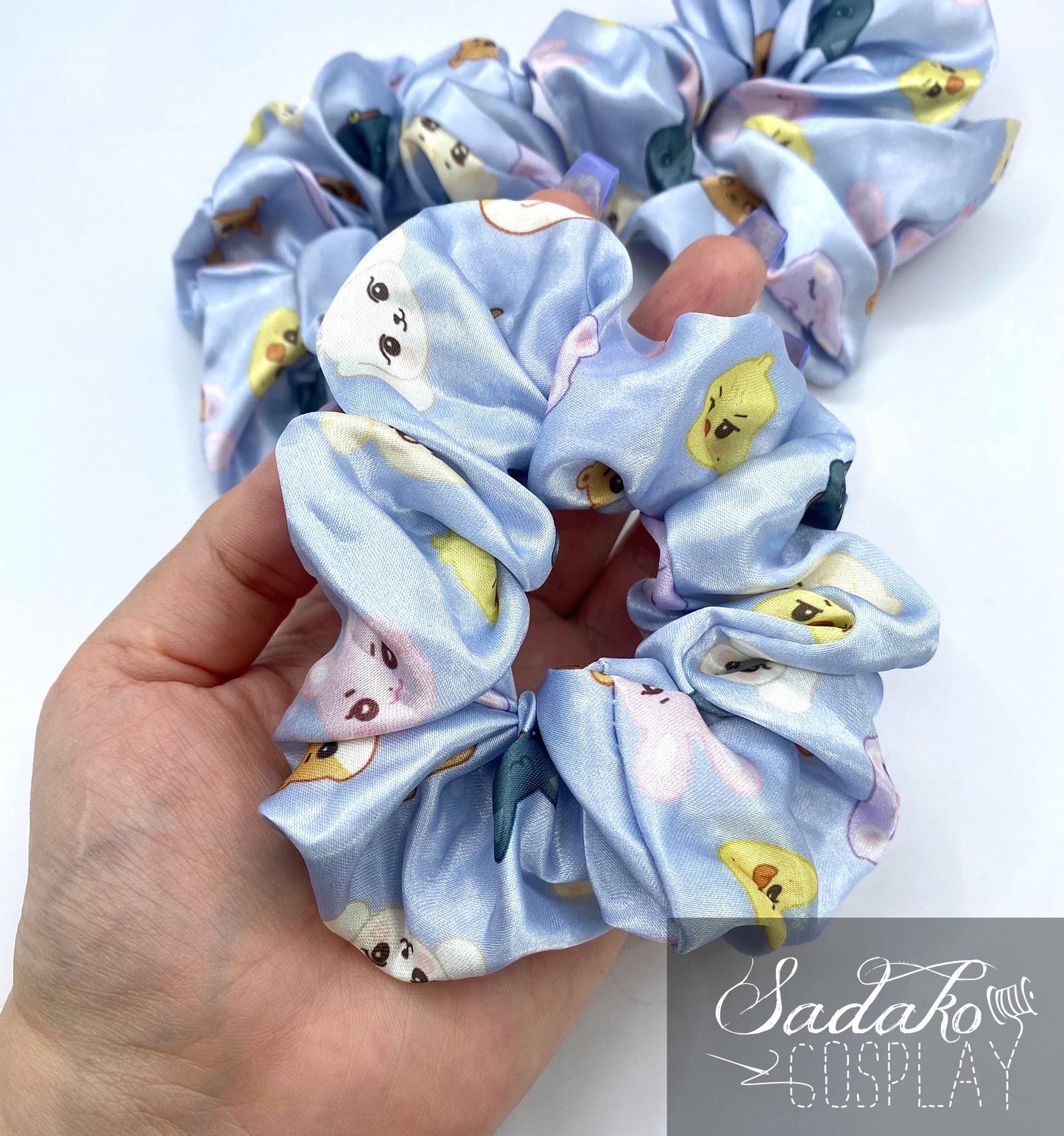 Aniteez Satin Scrunchie – ATEEZ inspiriertes Haargummi K-Pop Fan Accessoire