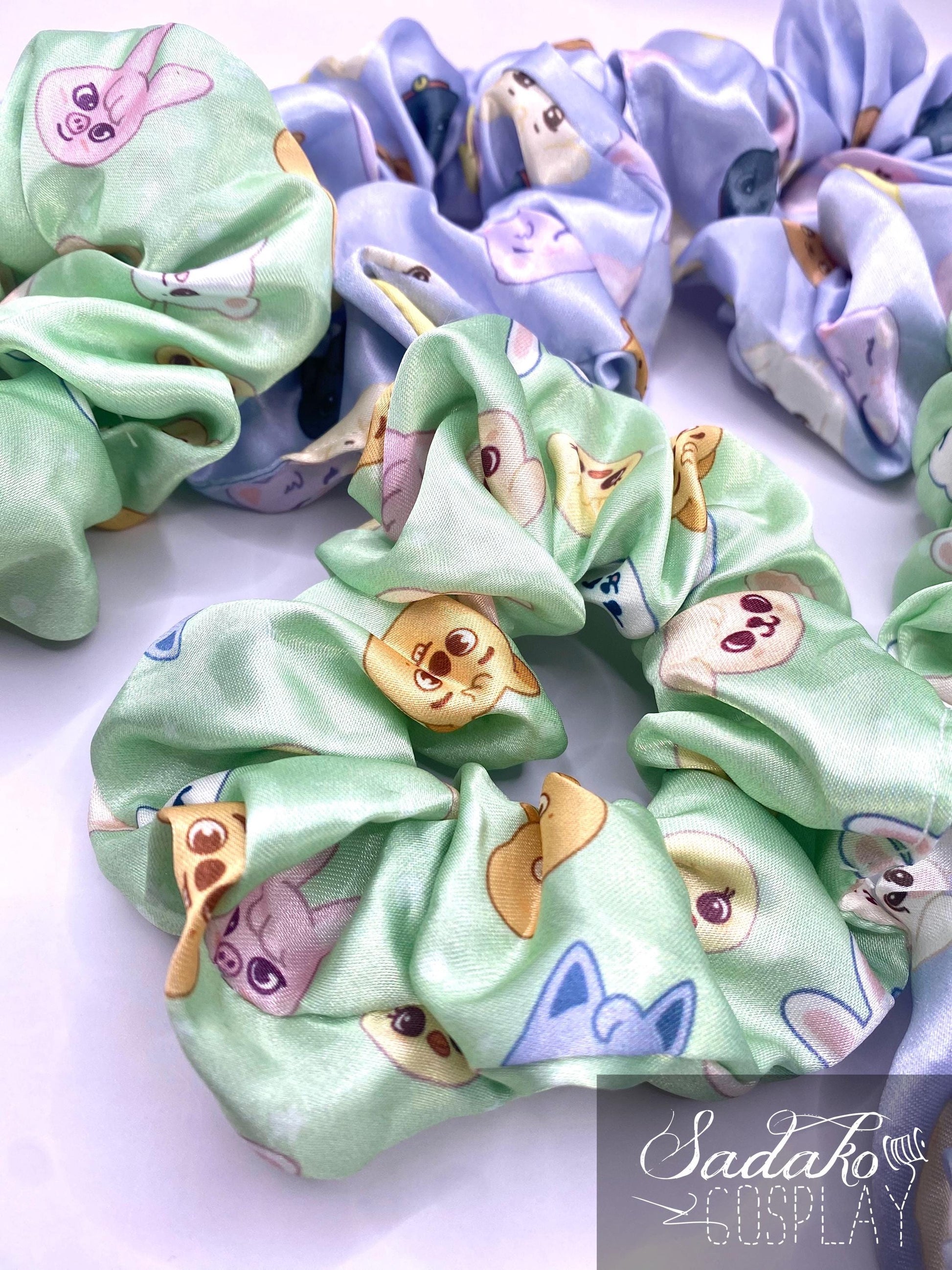 Skzoo Satin Scrunchie – Stray Kids inspiriertes Haargummi K-Pop Fan Accessoire