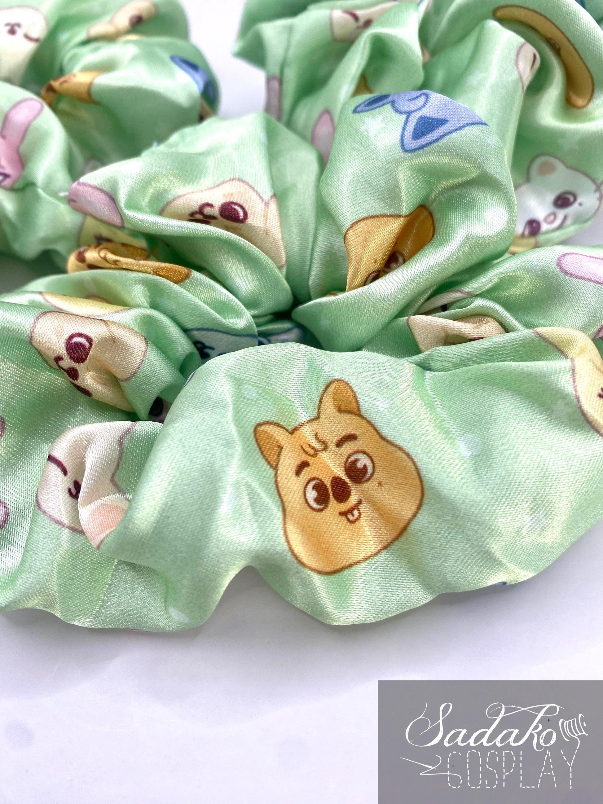 Skzoo Satin Scrunchie – Stray Kids inspiriertes Haargummi K-Pop Fan Accessoire