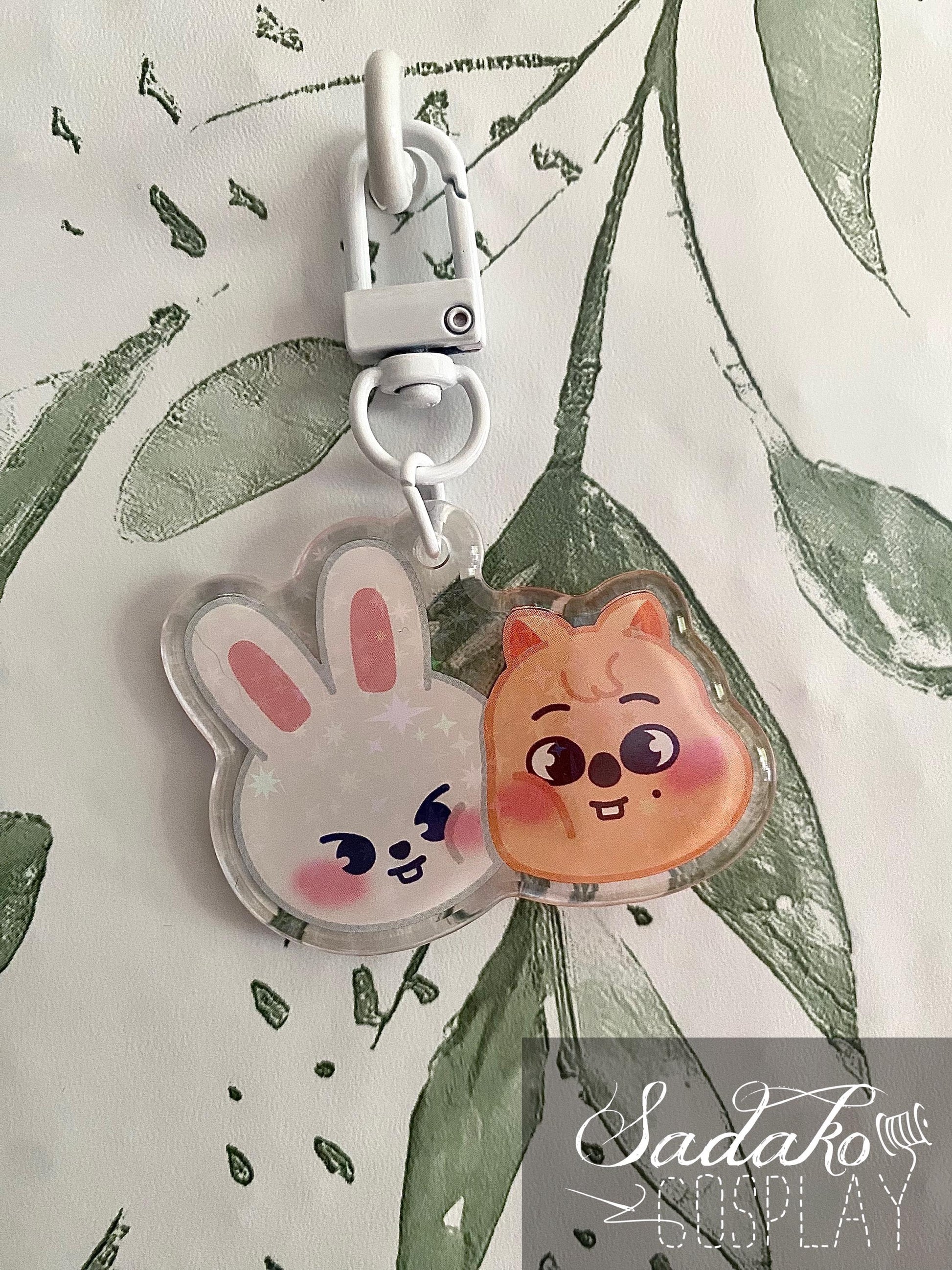 Minsung Acryl Keychain mit holographischen Glitzer Sternen, Stray Kids SKZOO acrylic Anhänger, Lee Know & Han