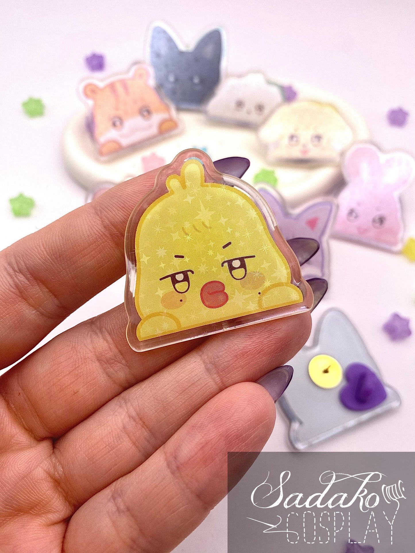 ATEEZ Peeking Acryl Pin mit holographischen Glitzer Sternen, Aniteez acrylic Button Anstecker für Atiny