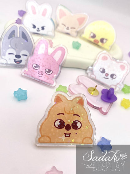 Stray Kids Peeking Acryl Pin mit holographischen Glitzer Sternen, SKZOO acrylic Button Anstecker für Stay