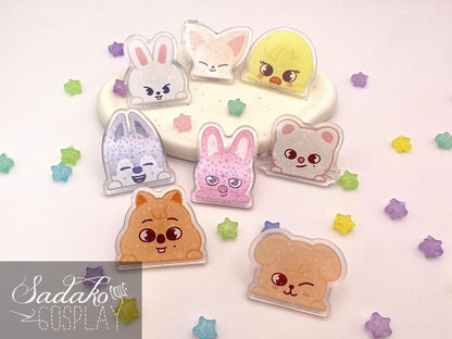 Stray Kids Peeking Acryl Pin mit holographischen Glitzer Sternen, SKZOO acrylic Button Anstecker für Stay