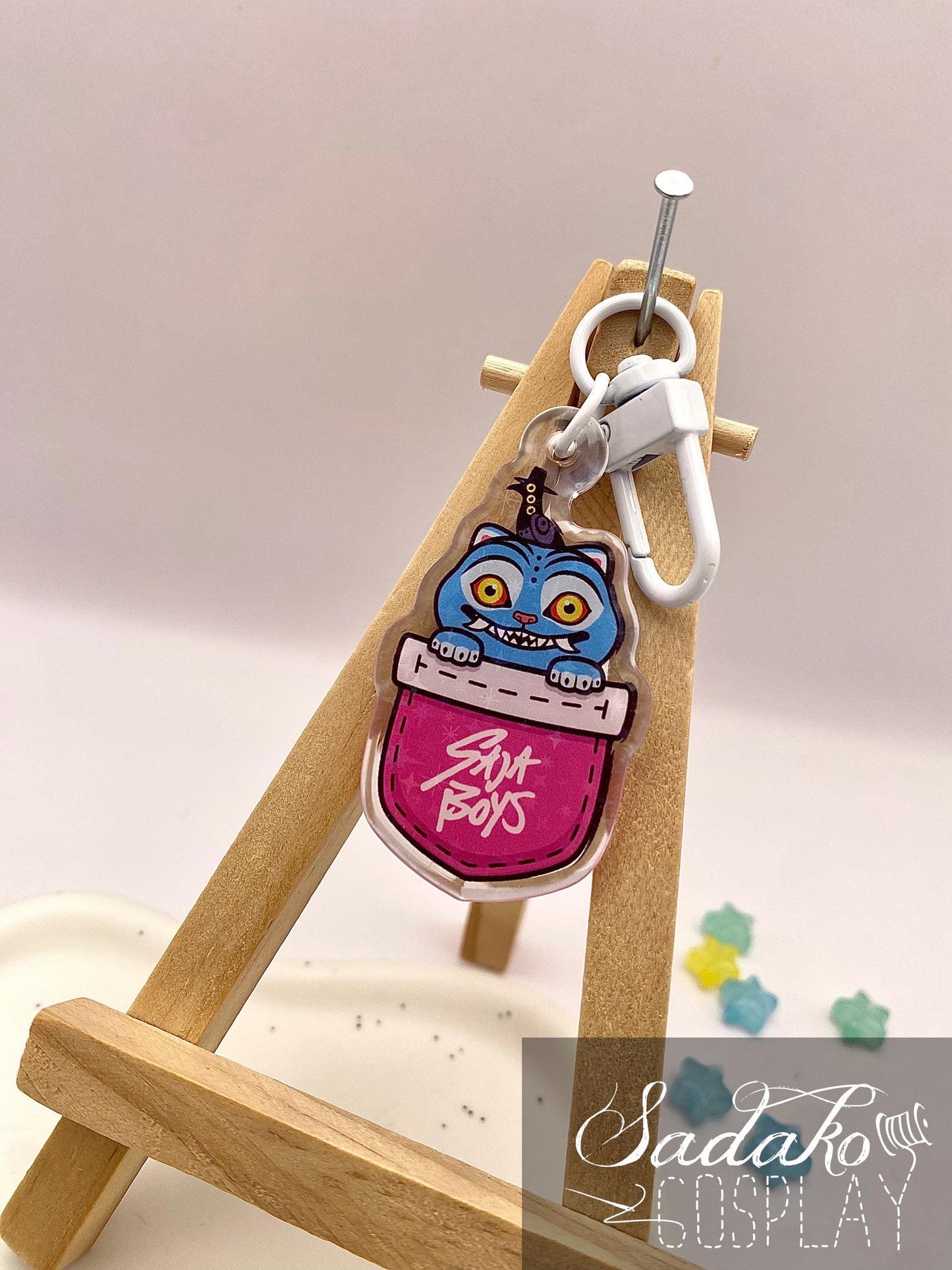 Derpy Tiger & Sussie in a Pocket Acryl Keychain mit holographischen Glitzer Sternen, K-Pop Demon Hunters acrylic Anhänger