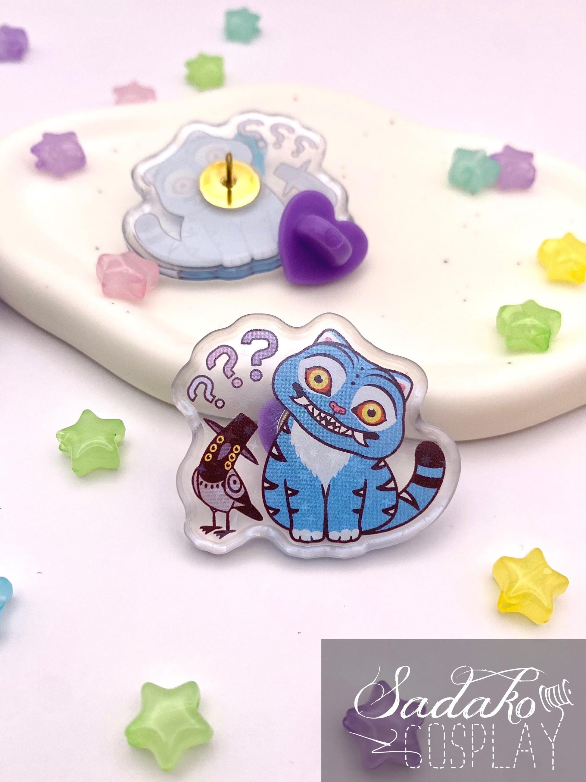 Derpy Tiger & Sussie Acryl Pin mit holographischen Glitzer Sternen, K-Pop Demon Hunters acrylic Button Anstecker