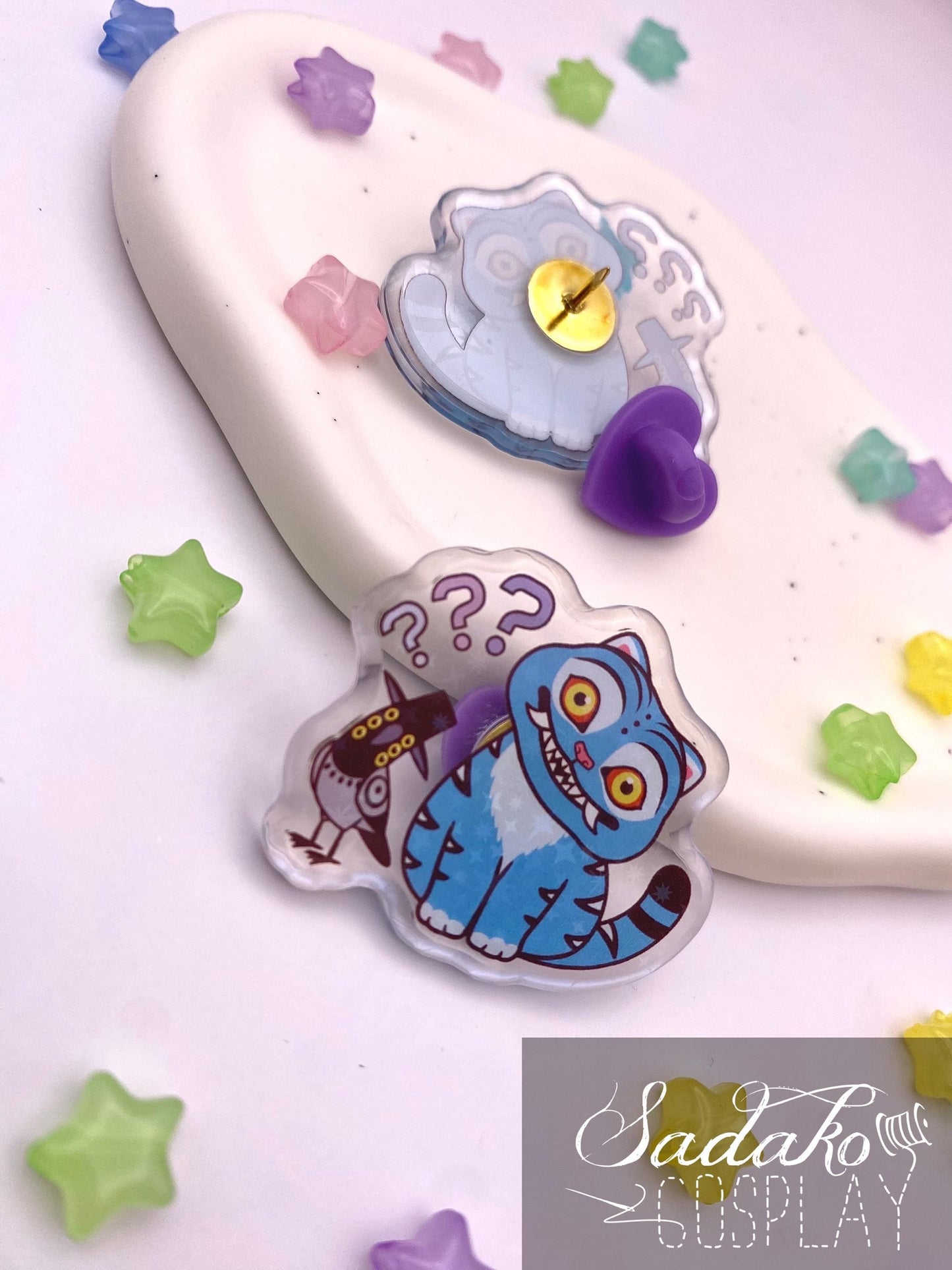 Derpy Tiger & Sussie Acryl Pin mit holographischen Glitzer Sternen, K-Pop Demon Hunters acrylic Button Anstecker