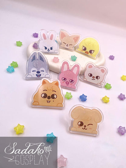 Stray Kids Peeking Acryl Pin mit holographischen Glitzer Sternen, SKZOO acrylic Button Anstecker für Stay