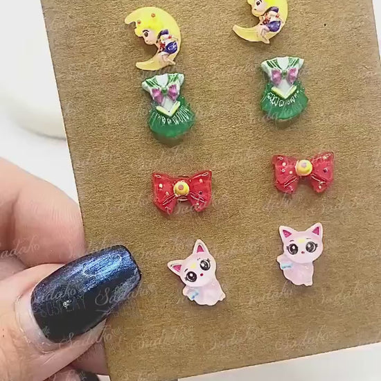 Mix & Match Sailor Moon Mini Ohrstecker - Resin Acryl charms mit Kunststoff Stecker, Ohrringe Ear Studs